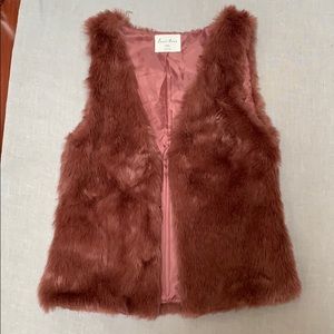 Love Tree Jackets & Coats - Love Tree Woman’s Faux Fur Vest Love Tree Jackets & Coats - Love Tree Woman’s Faux Fur Vest